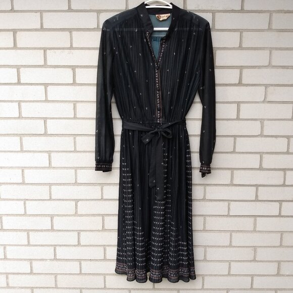 Elegant Black Midi Dress - Picture 1 of 16